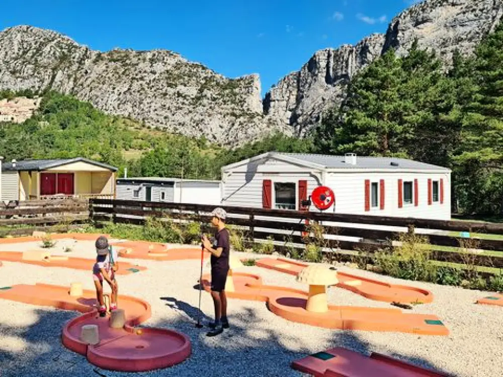 Camping Tikayan La Pinatelle 2 Sterren★★
