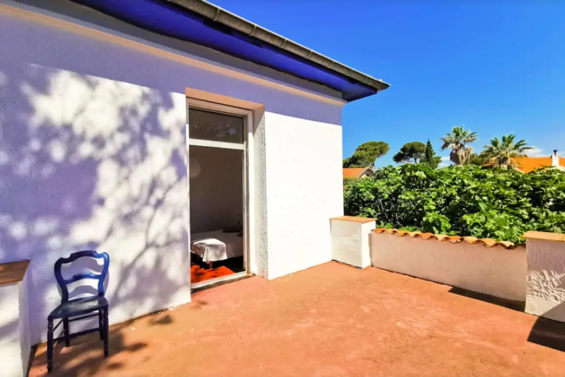Prachtige villa met tuin en uitzicht op zee