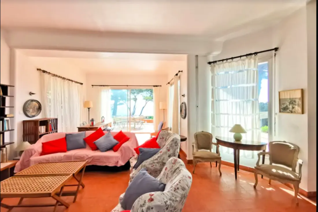 Prachtige villa met tuin en uitzicht op zee