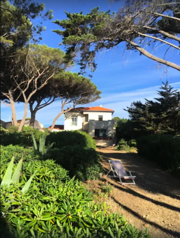 Prachtige villa met tuin en uitzicht op zee