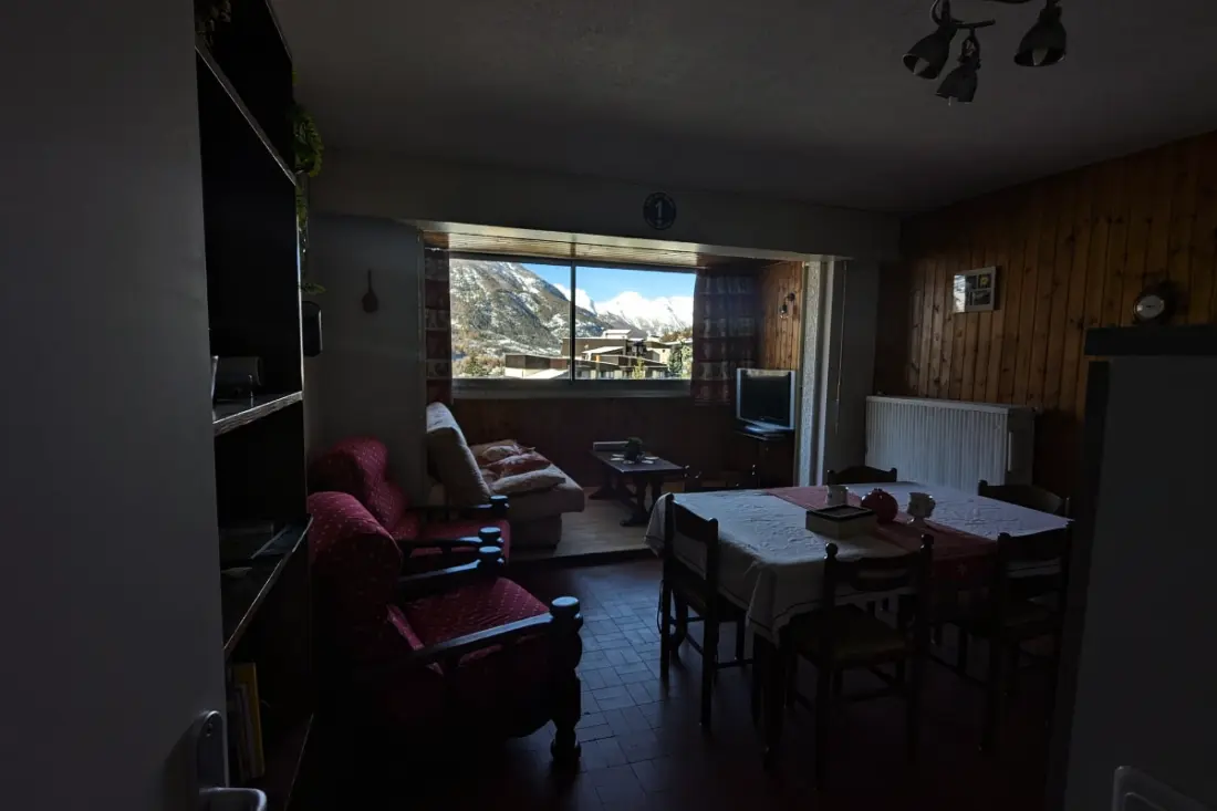 Alpejski Horizon: Balkon i Panoramiczny Widok