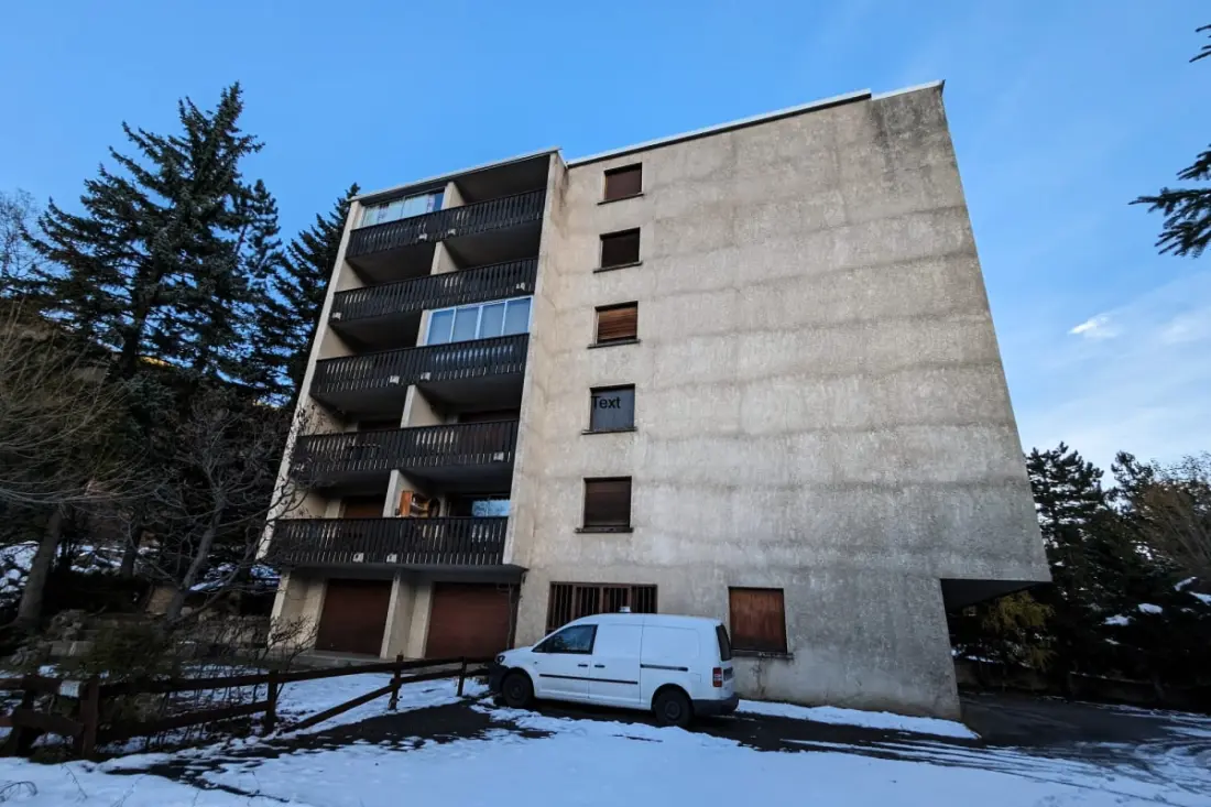 Alpejski Horizon: Balkon i Panoramiczny Widok