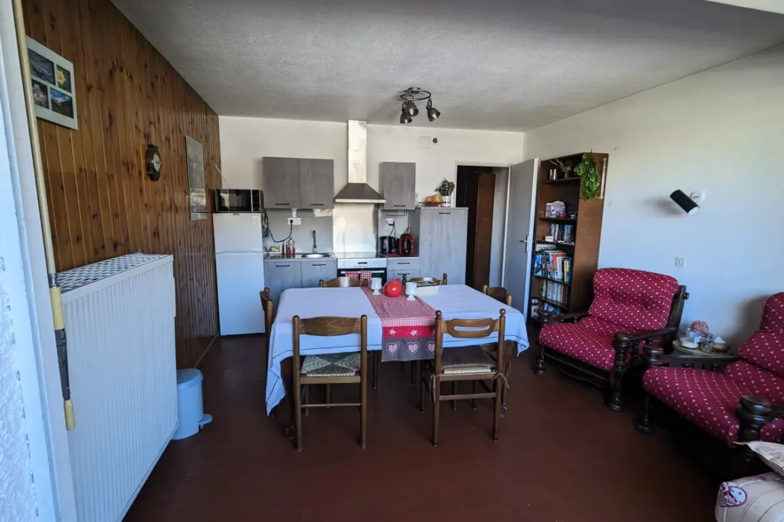 Alpejski Horizon: Balkon i Panoramiczny Widok