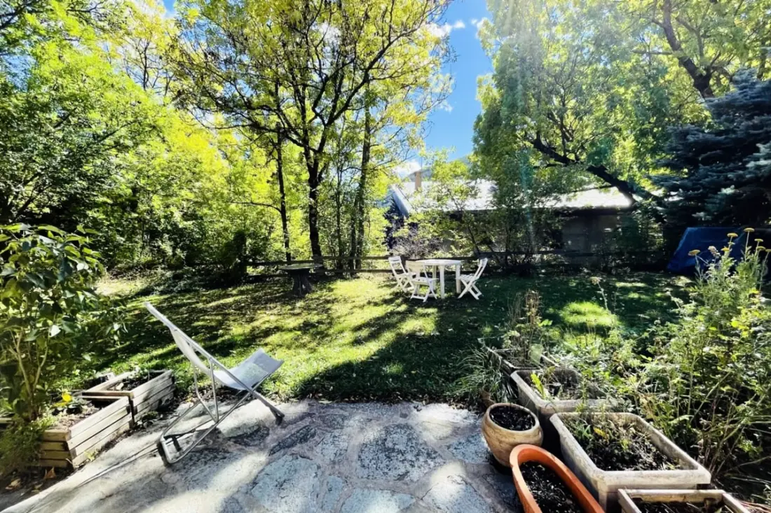 Family Chalet a kertben Saint Chaffrey