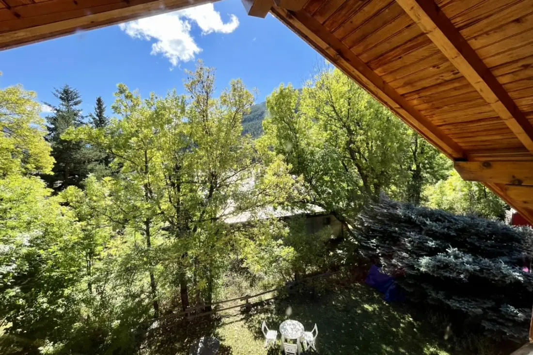 Family Chalet a kertben Saint Chaffrey