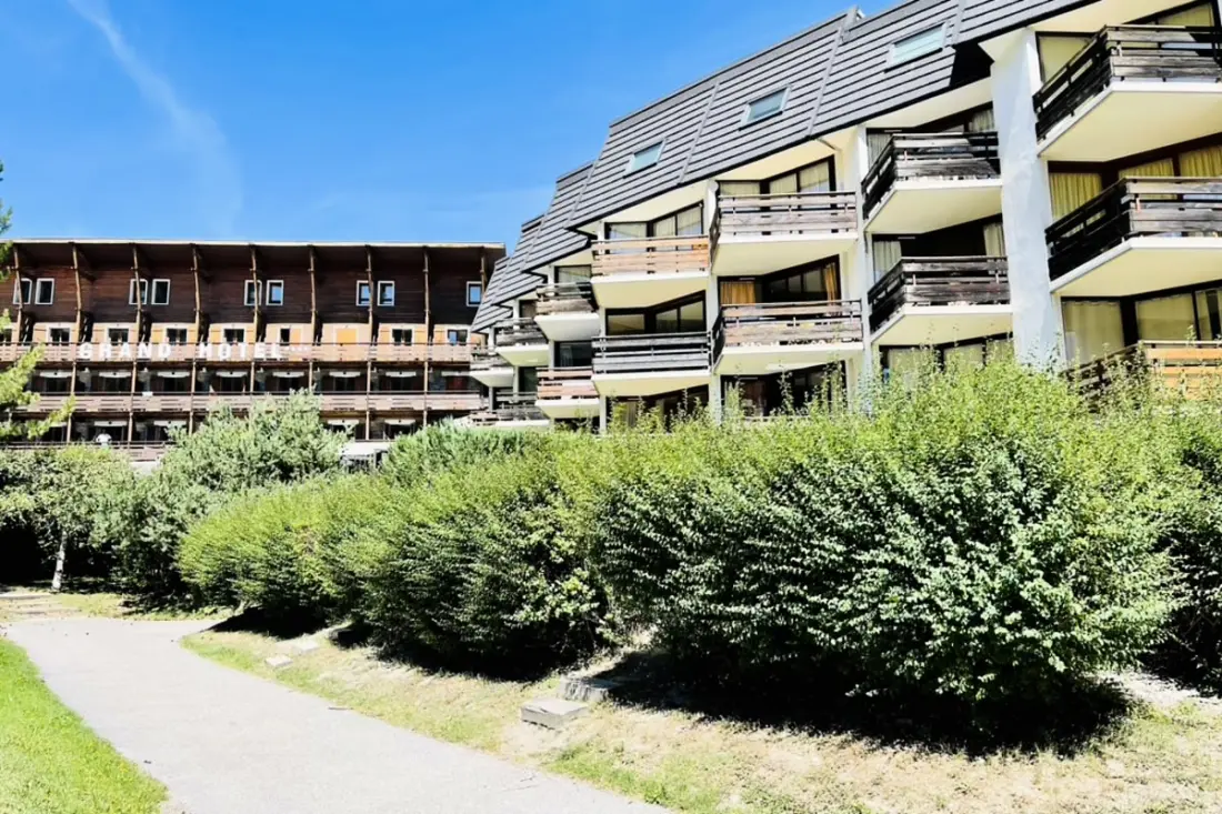 Serre-Chevalier: taras studyjny u podnóża stoków