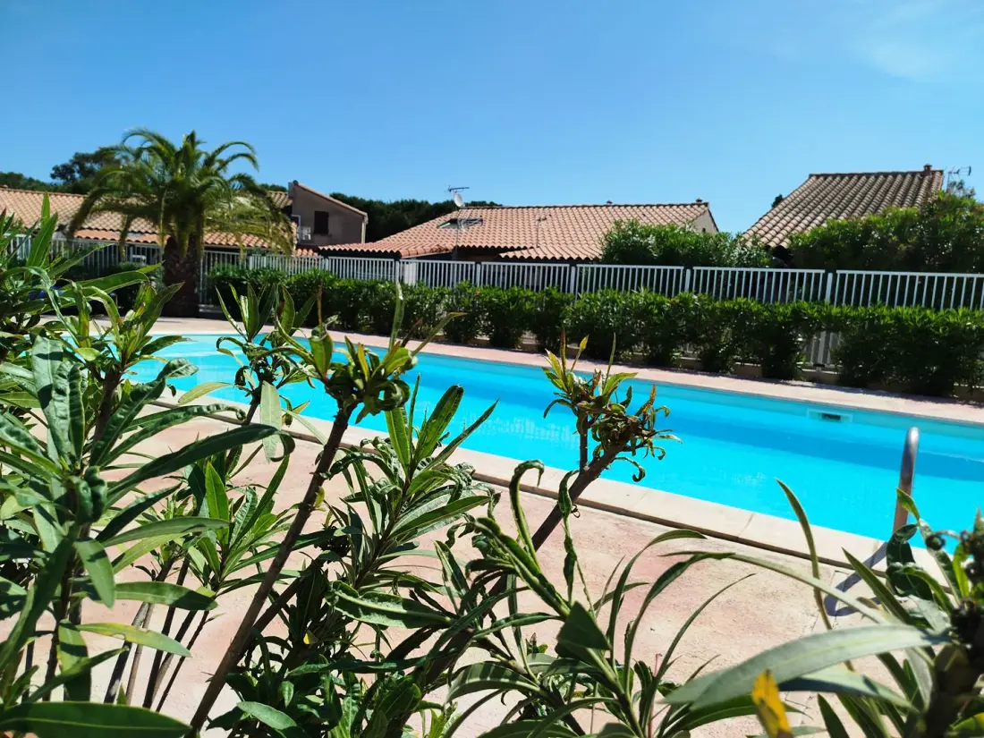 Residence Garden Date 1