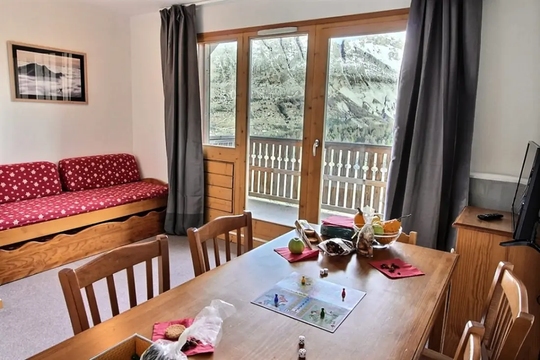 Cozy Apartment for 6 People With Balcony