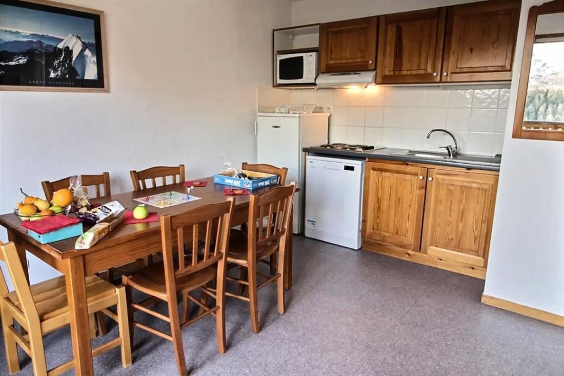 Cozy Apartment for 6 People With Balcony