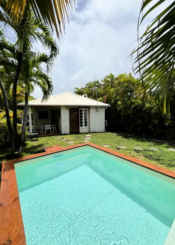 Monarch Bungaló