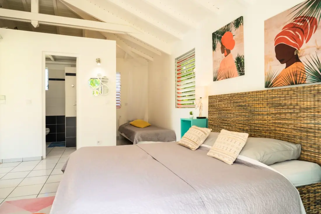 Monarch Bungaló
