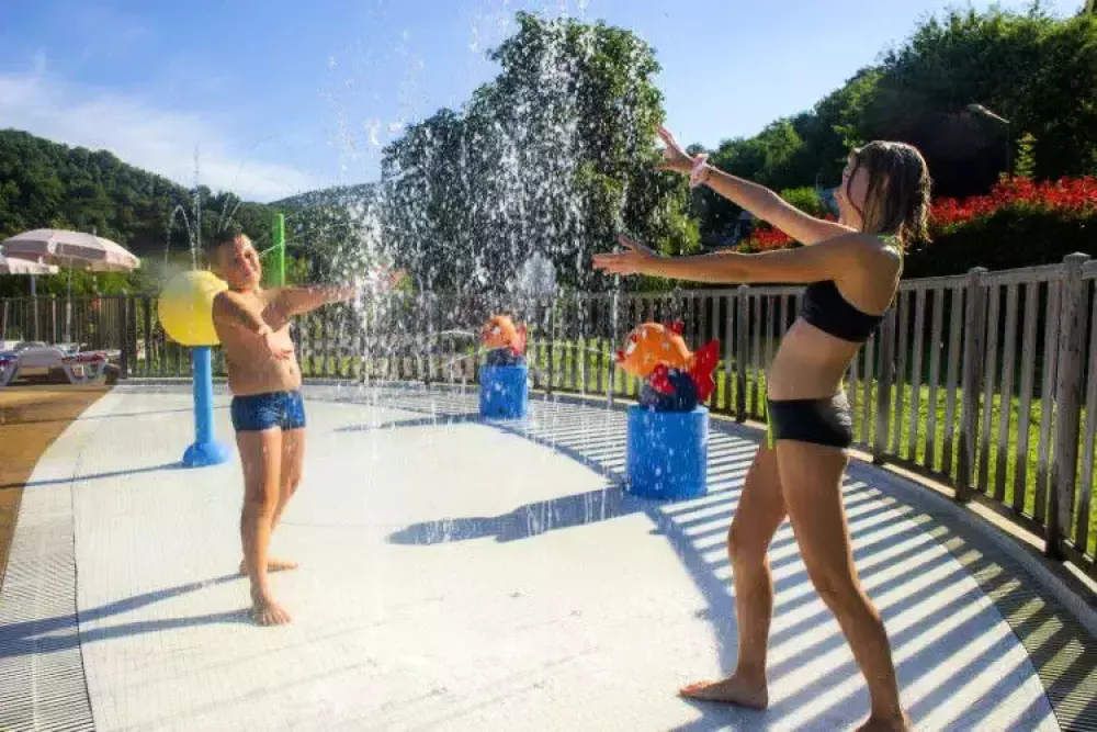 Ushuaia Villages Camping Rives d'Olt et Aubrac 4 Sterren★★★★