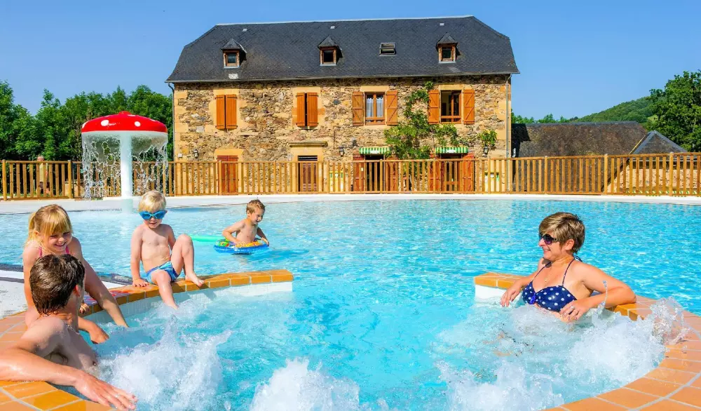 Ushuaia Villages Camping Rives d'Olt et Aubrac 4 Sterren★★★★