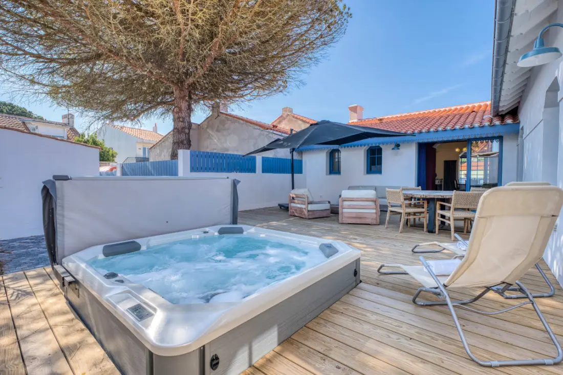 Villa Bains De Mer & Jacuzzi à 2 Pas De La Plage, Centre-ville à Pied, 6p