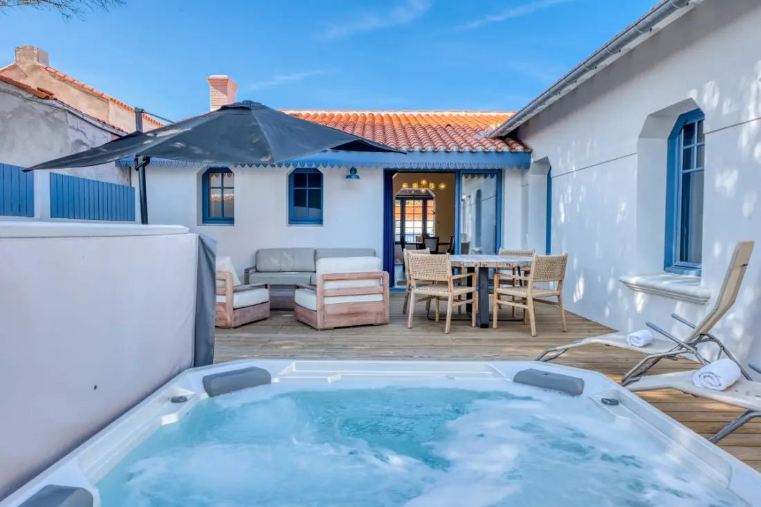 Villa Bains De Mer & Jacuzzi à 2 Pas De La Plage, Centre-ville à Pied, 6p