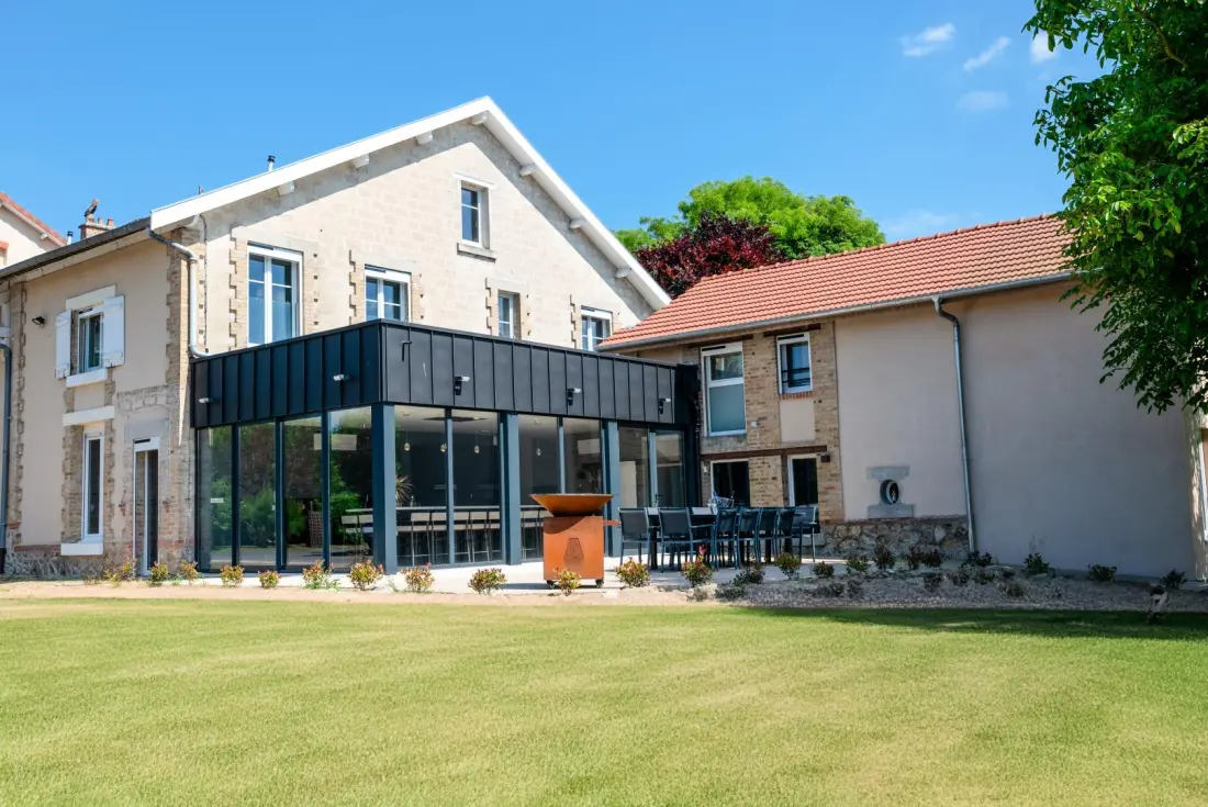 Gîte de France Artbanne die Domain 5 Ohren
