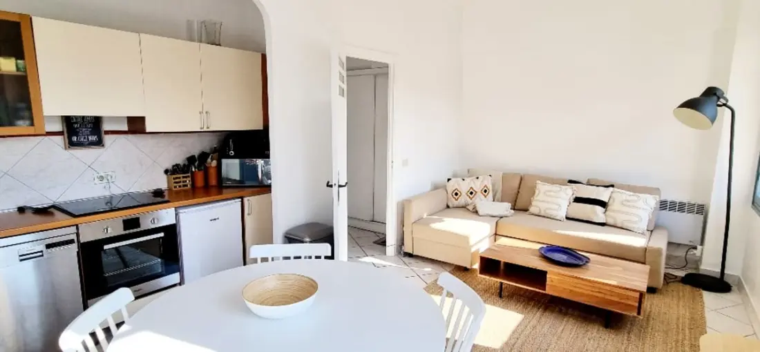 Bright Apartment, Ideal Location