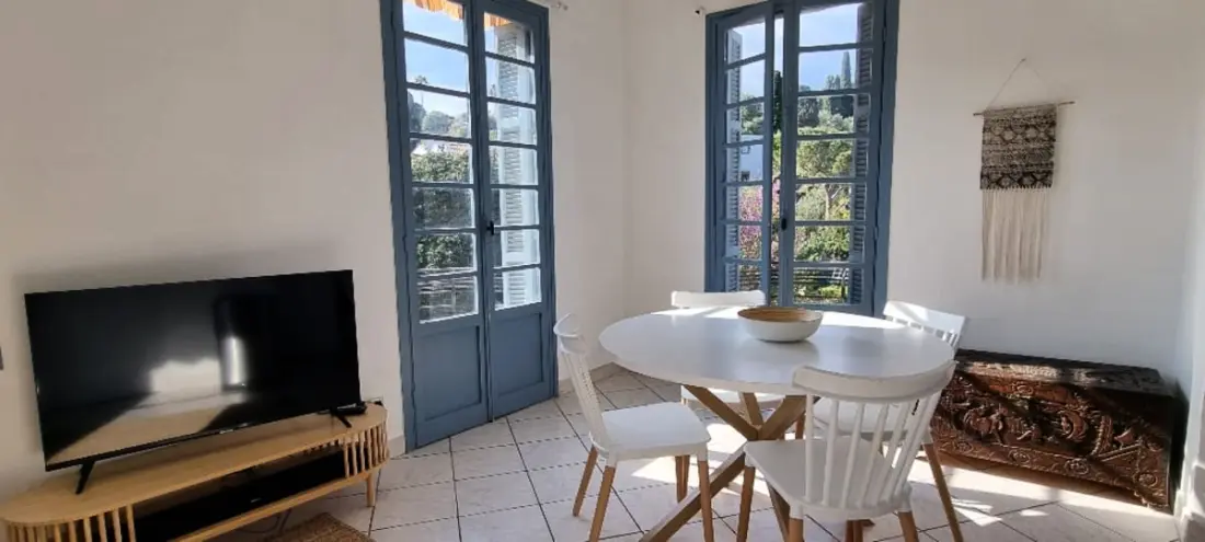 Bright Apartment, Ideal Location
