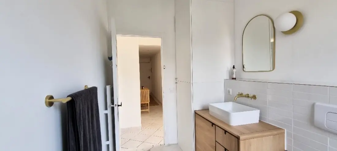 Bright Apartment, Ideal Location