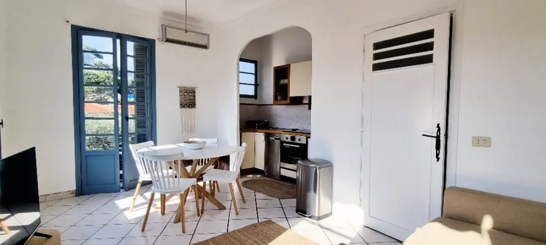 Bright Apartment, Ideal Location