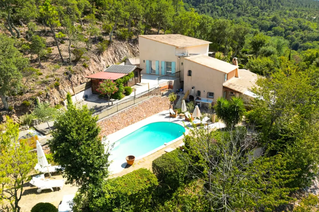 Kétágyas családi villa 12 fő részére, úszómedence - Cannes