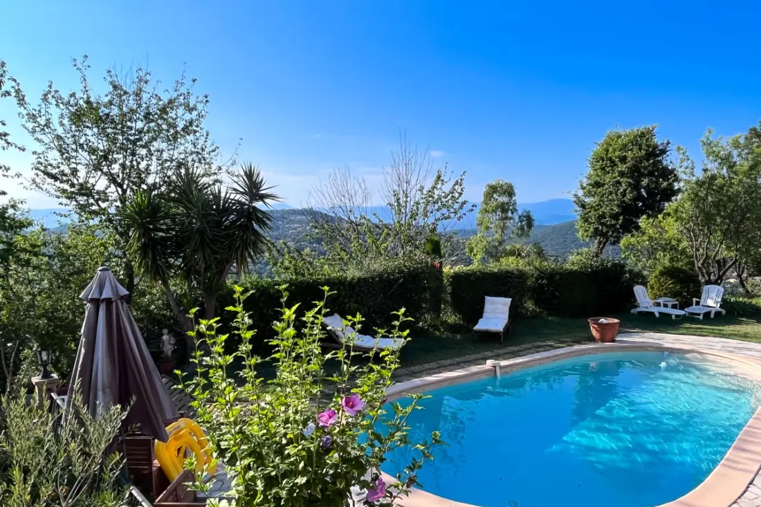 Kétágyas családi villa 12 fő részére, úszómedence - Cannes