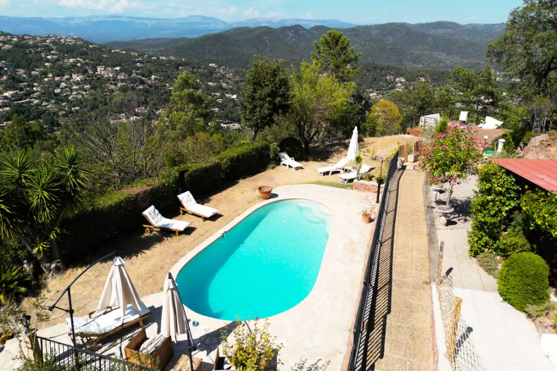 Kétágyas családi villa 12 fő részére, úszómedence - Cannes