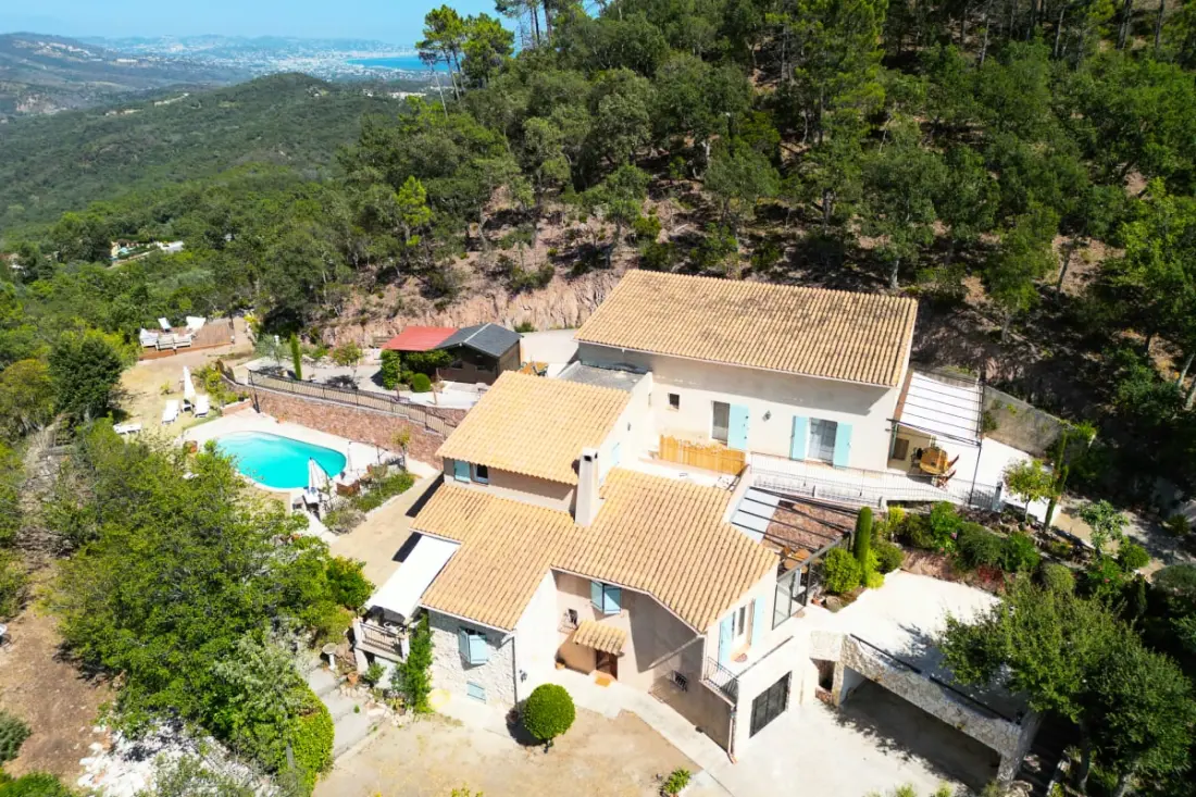 Kétágyas családi villa 12 fő részére, úszómedence - Cannes