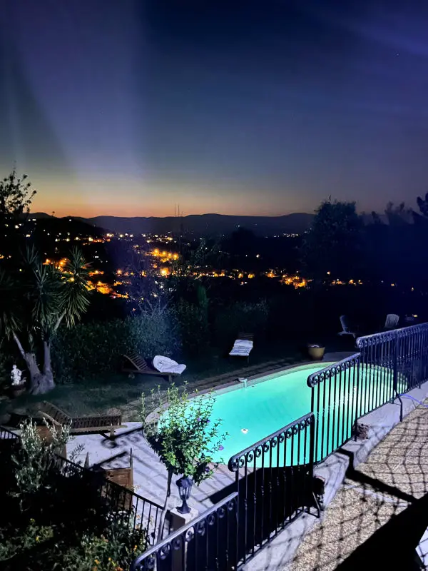 Kétágyas családi villa 12 fő részére, úszómedence - Cannes