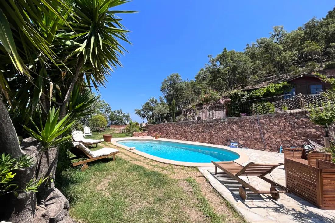 Kétágyas családi villa 12 fő részére, úszómedence - Cannes