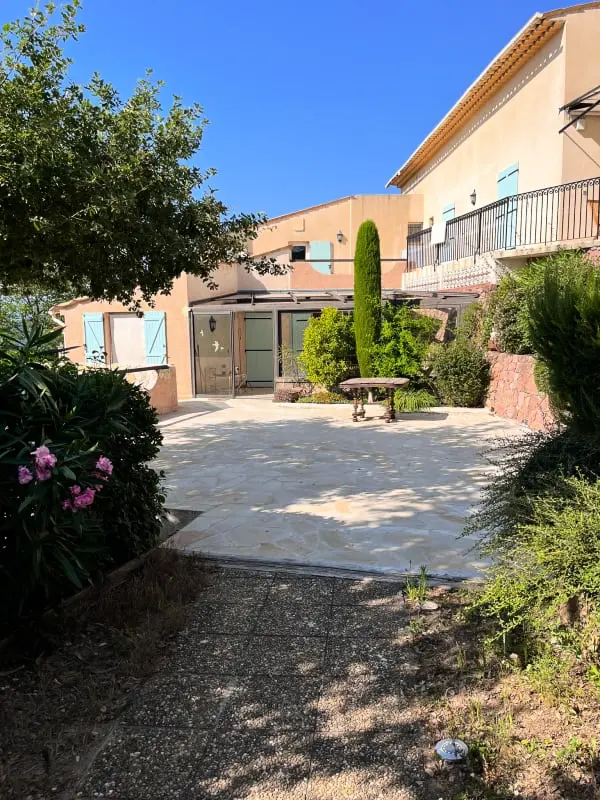 Kétágyas családi villa 12 fő részére, úszómedence - Cannes