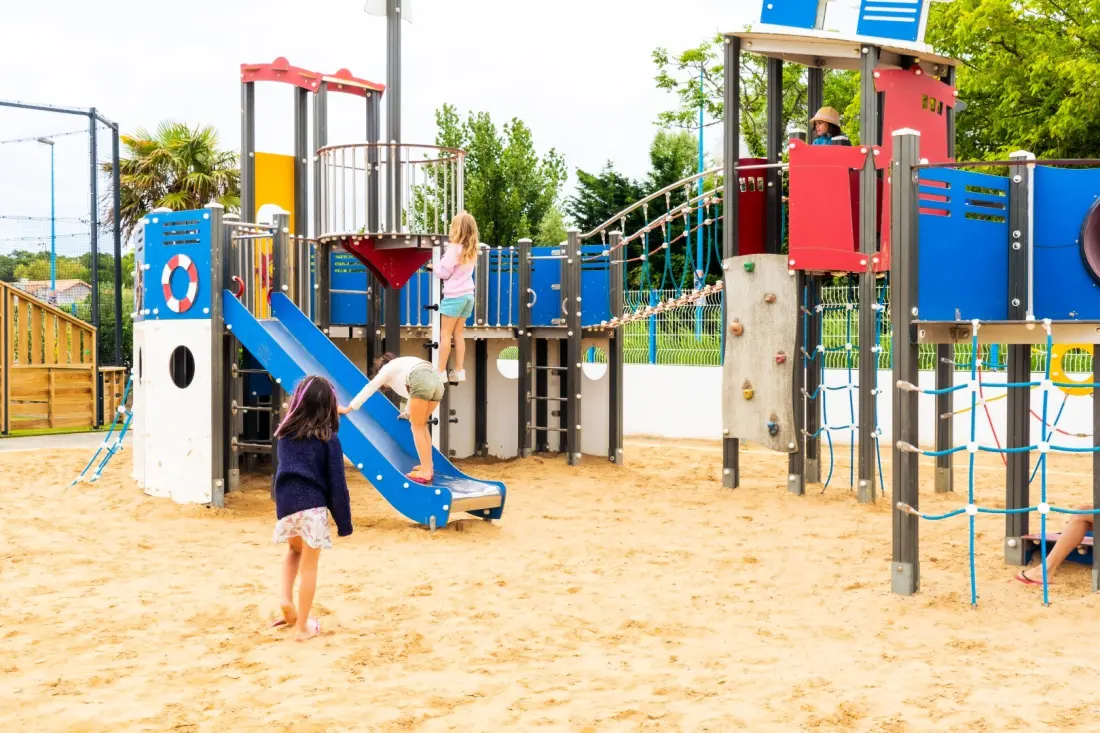 Camping Les Adventuriers de la Calypso 4 Sterren★★★★