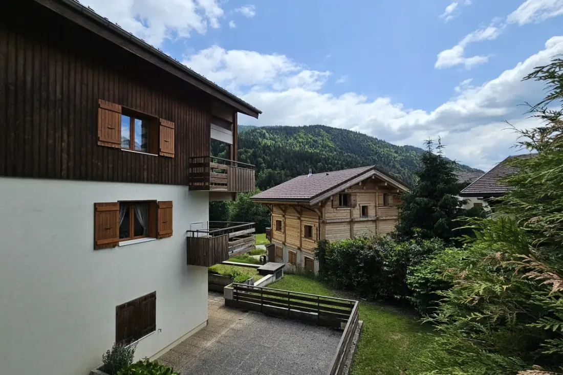 App Balcony, Village Center