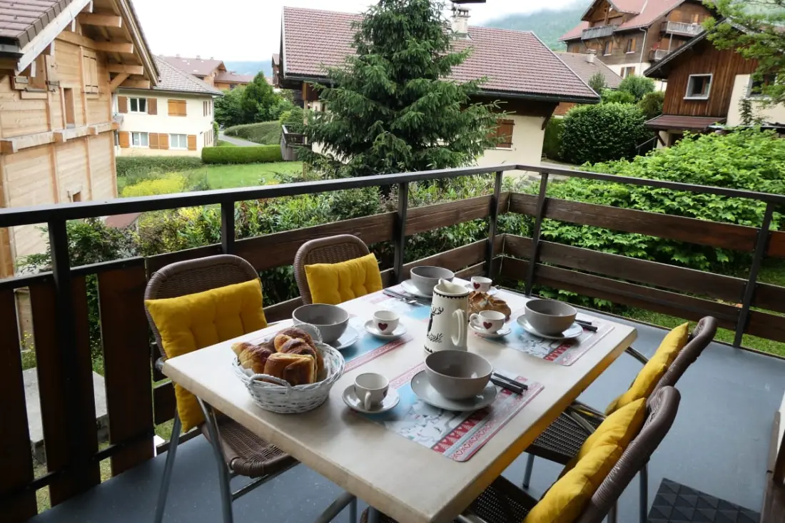 App Balcony, Village Center