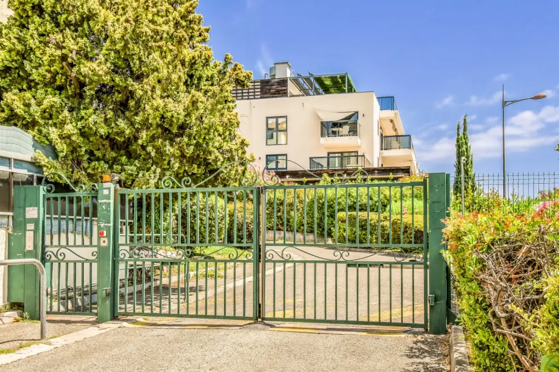 Apartman terasz és garázs St-Laurent