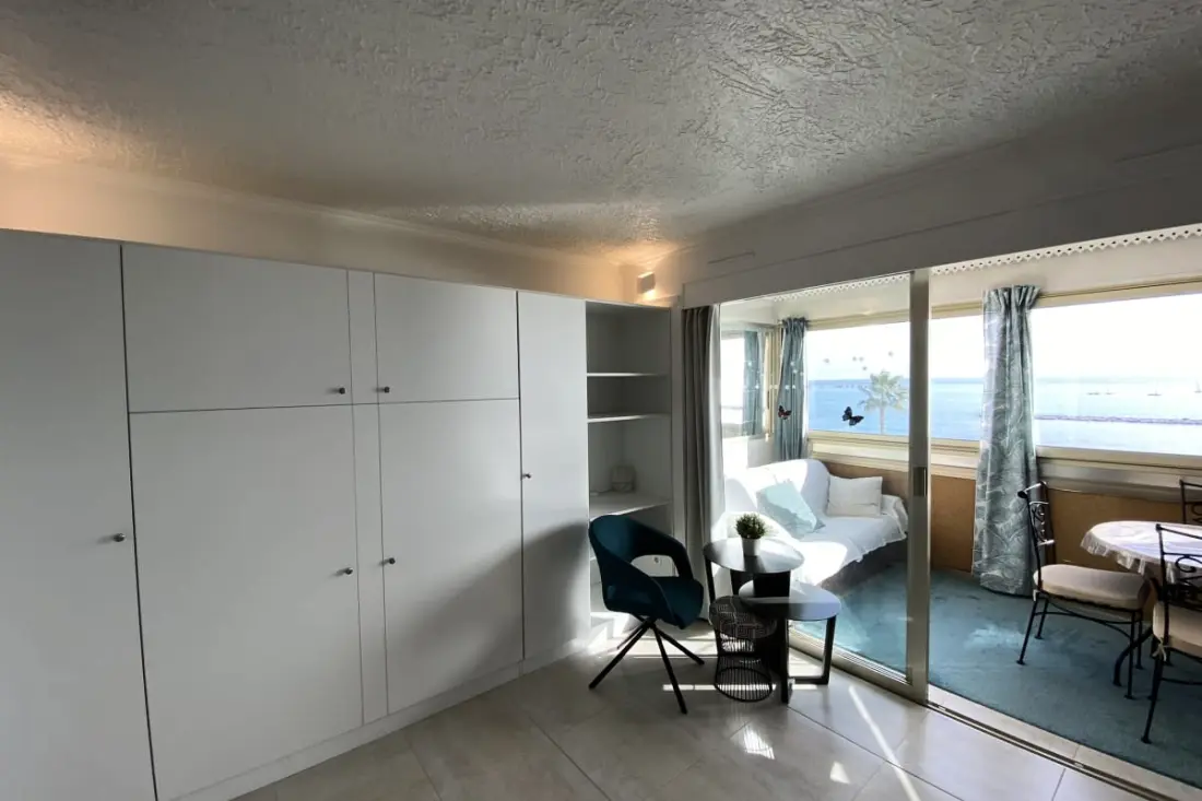 06bh - Gyönyörű Studio Facing the Sea