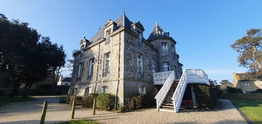 Le Castel i dwór Beaumaris