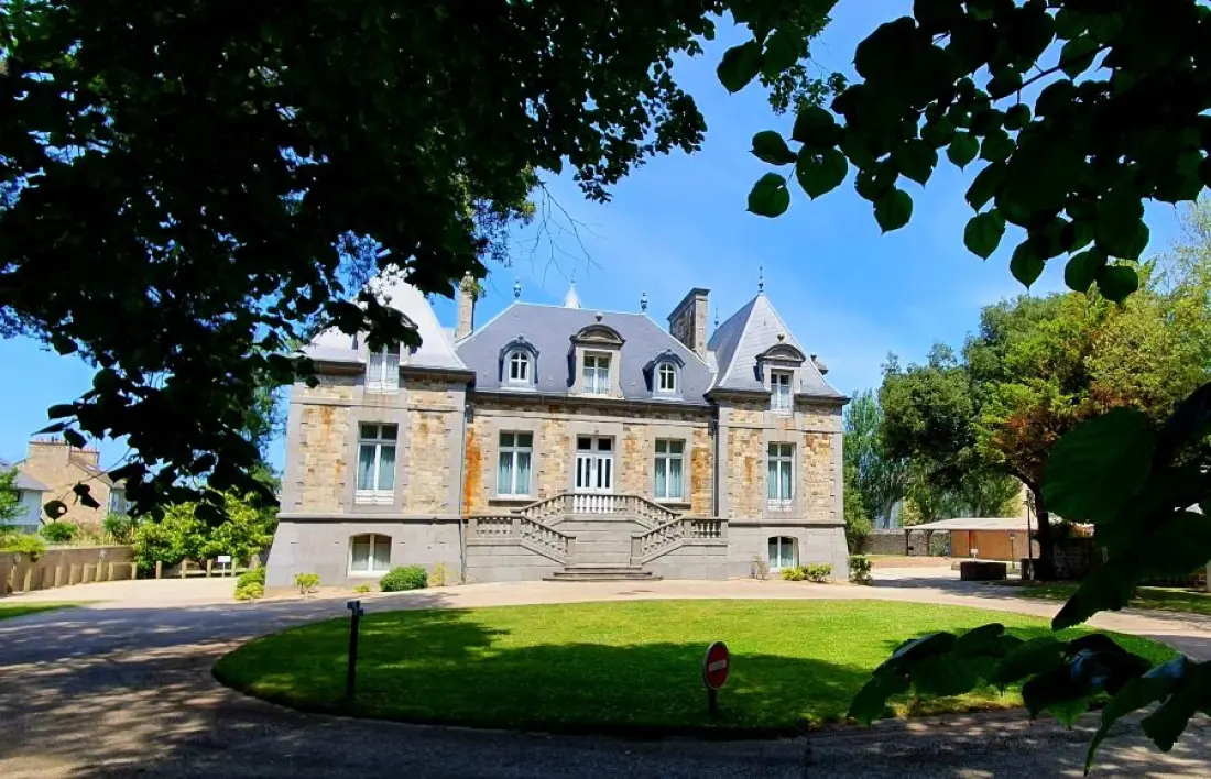 Le Castel y la mansión Beaumaris