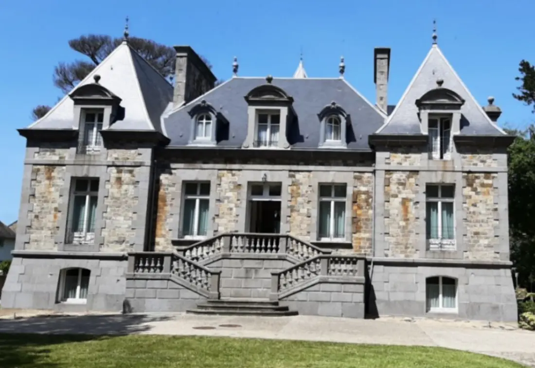 Le Castel y la mansión Beaumaris