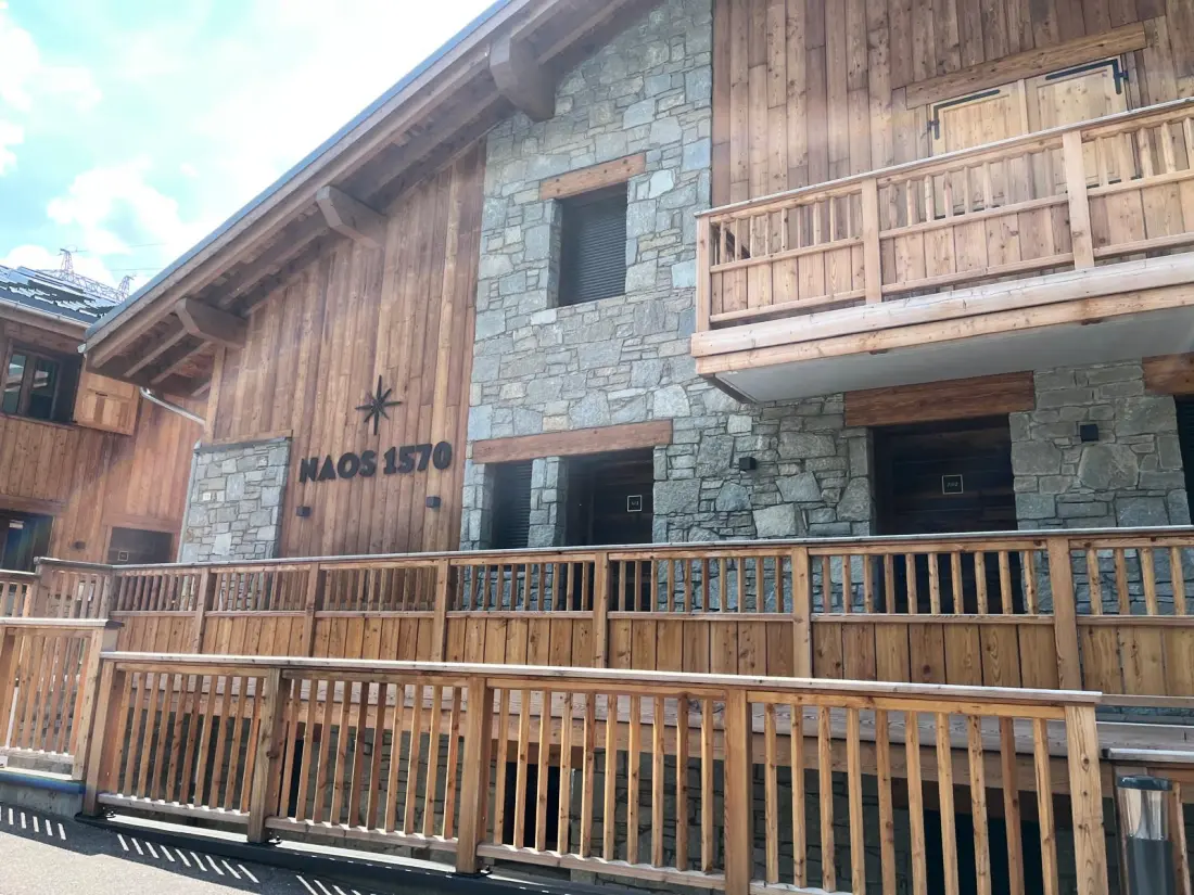 Naos Residence