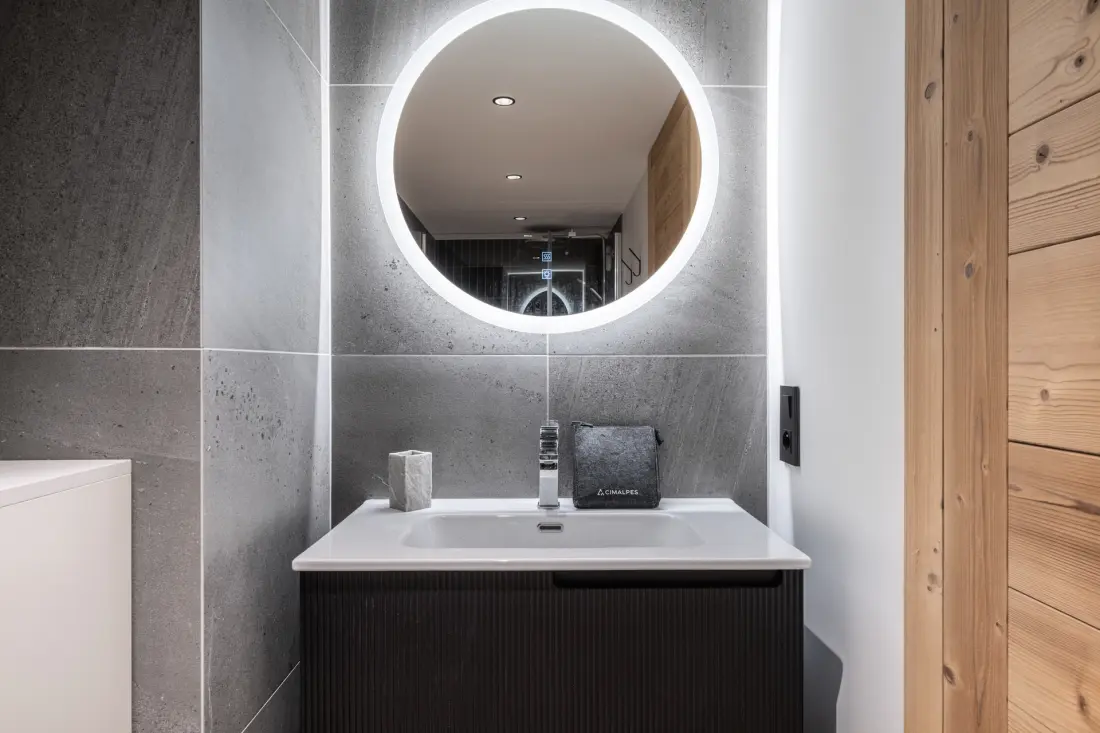 Naos Residence