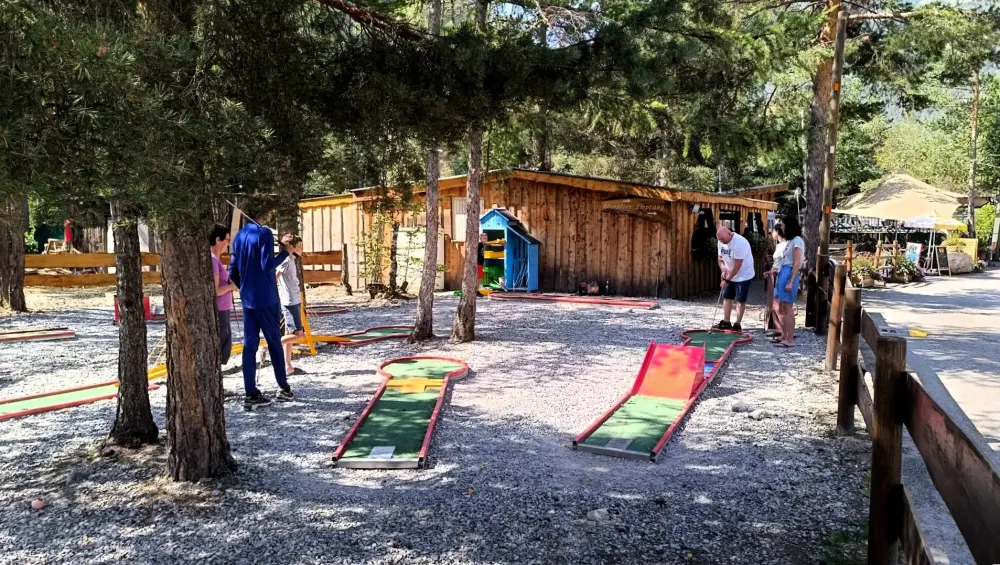 Camping-Caravaneige Iscle de Prelles