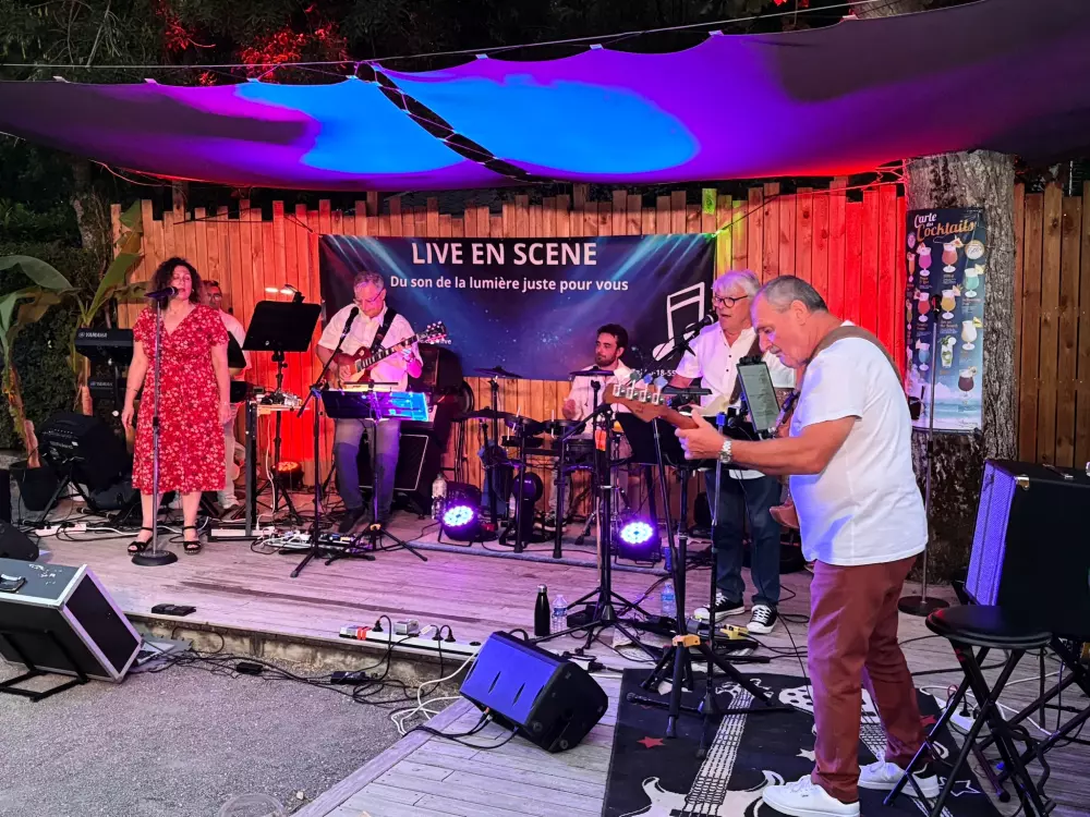 Blomster Camping L'Abri-Côtier Tæt på