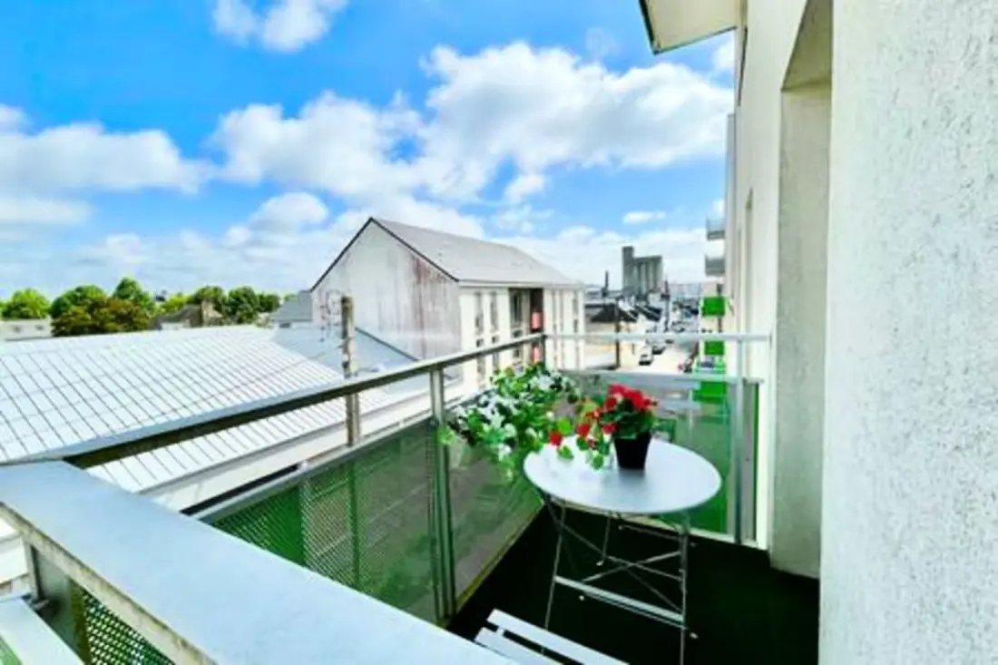 A Fehér Oroszlán, Város és Balcony Center