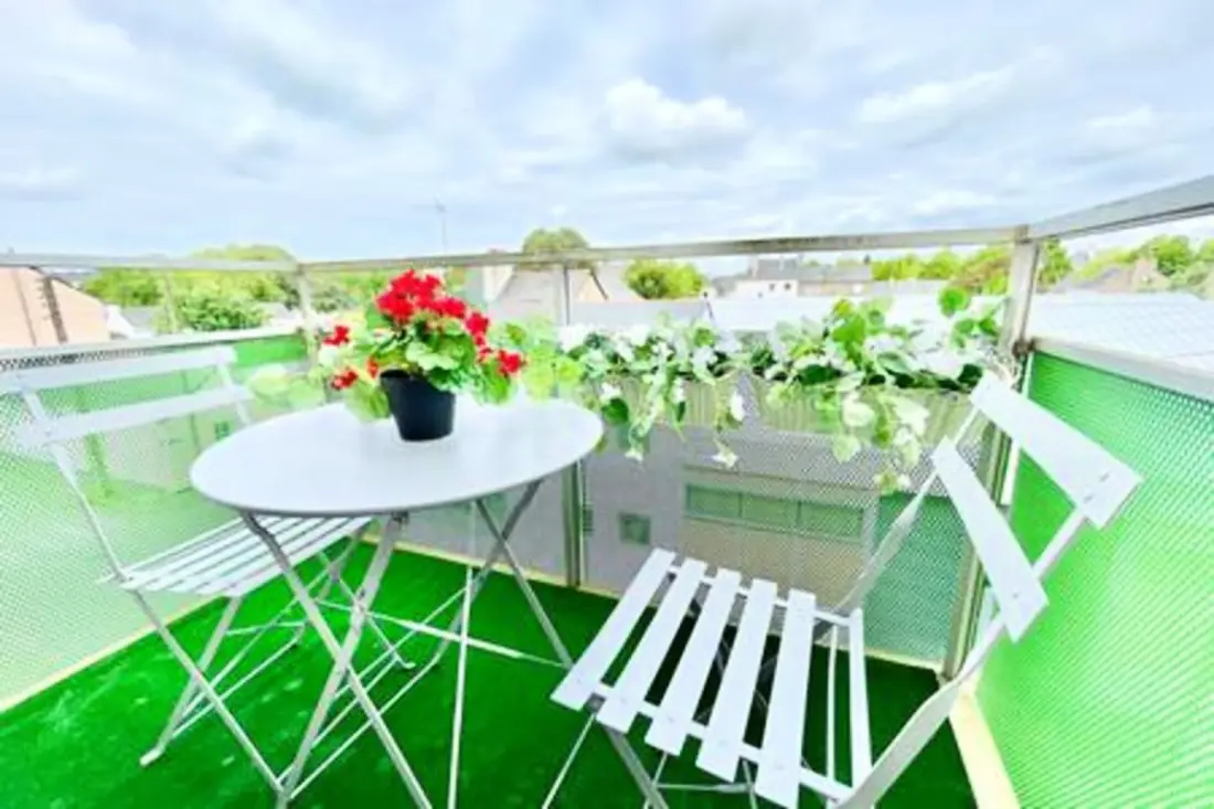 A Fehér Oroszlán, Város és Balcony Center
