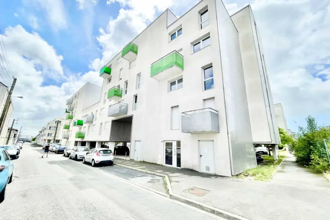 A Fehér Oroszlán, Város és Balcony Center
