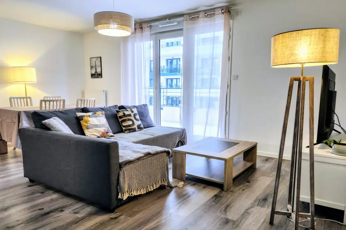 Modern appartement met balkon - dichtbij Parijs