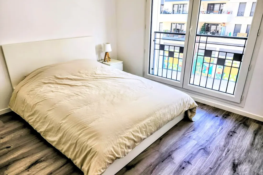 Modern appartement met balkon - dichtbij Parijs