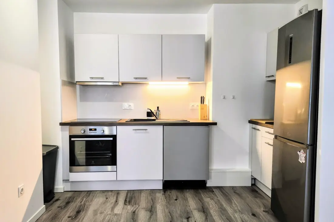 Modern appartement met balkon - dichtbij Parijs
