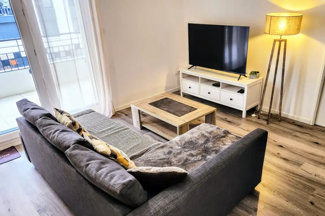 Modern appartement met balkon - dichtbij Parijs